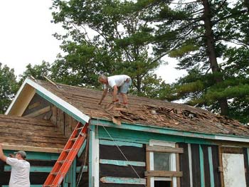 072 - Removing the old wooden shingles