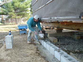030 - Filling blocks with concrete