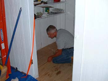 070 - Original flooring going down in entranceway