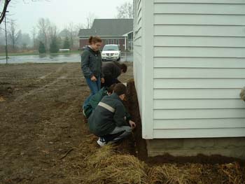 108 - 6th Graders planting daffodils